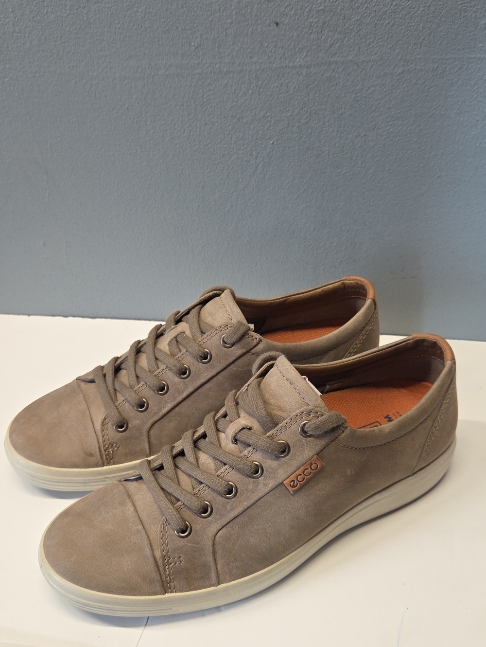 Ecco Men's Lace-Up Leather Sneakers in Taupe Gray Size 7